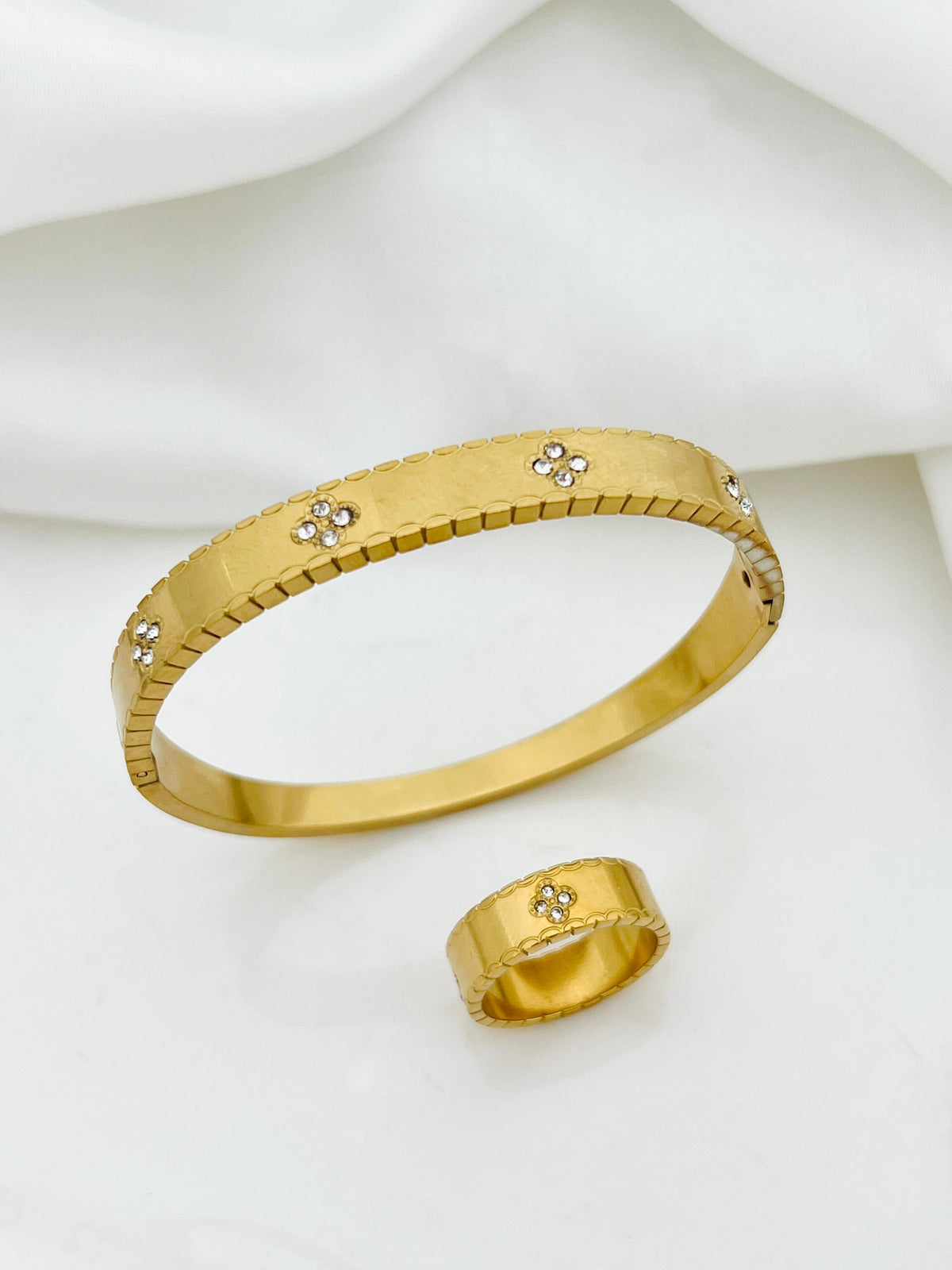 Golden Stainless Steel Jewellery Set
