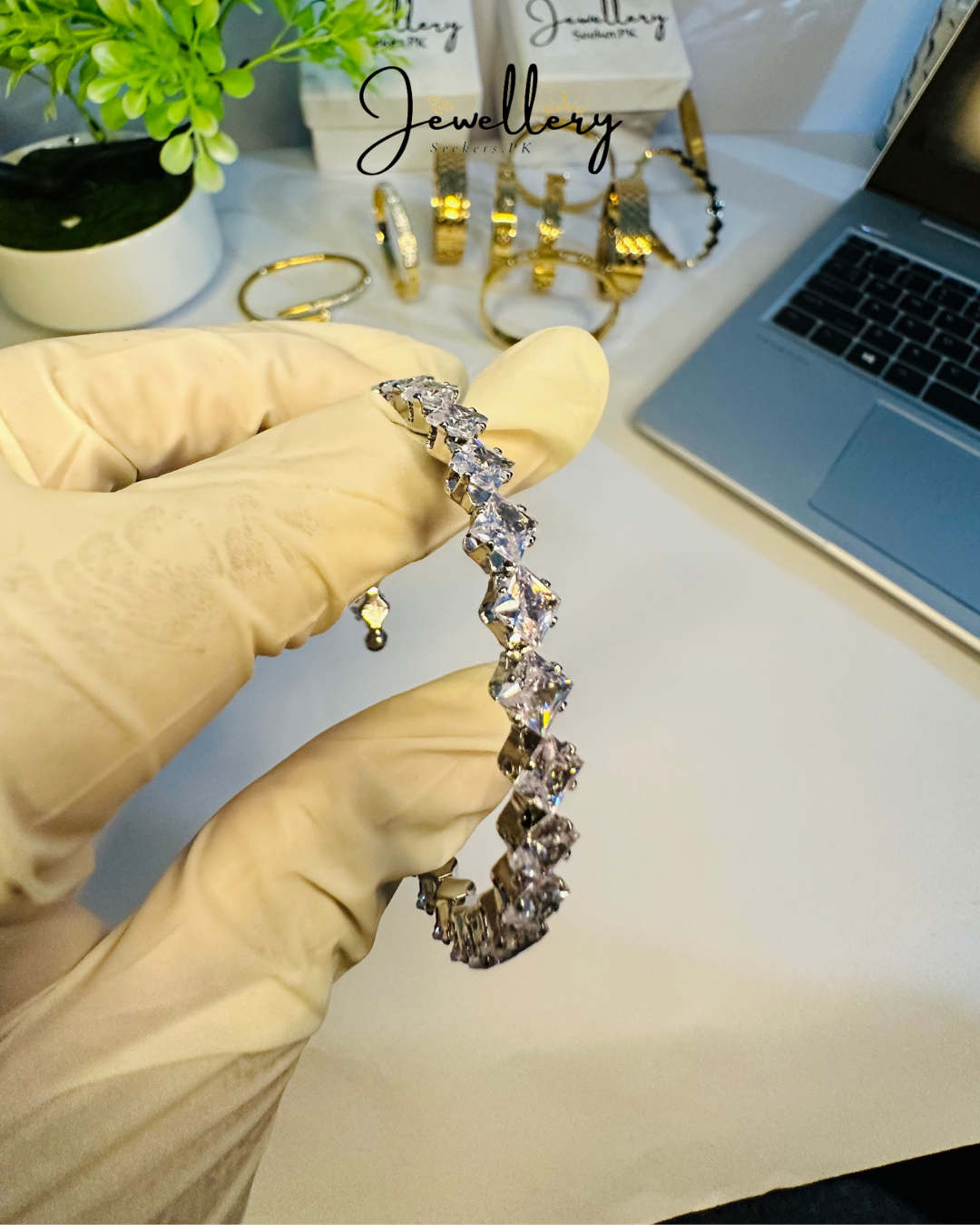 White Zircon Stone Bangle ( Adjustable )
