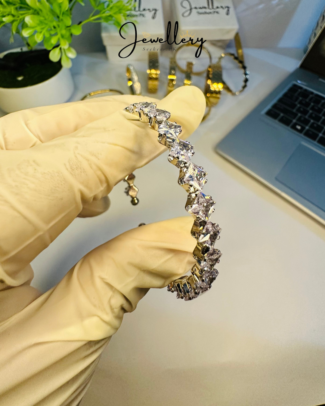 White Zircon Stone Bangle ( Adjustable )